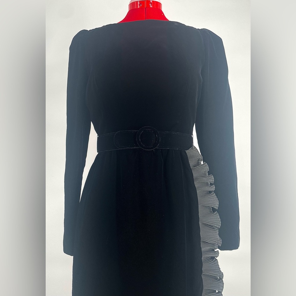 Vintage Joan Leslie By Kasper Black Velvet Long Sleeve Formal Cocktail Dress - Picture 2 of 10